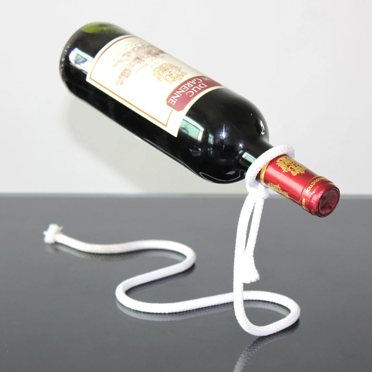 Floating Iron Chain Wine Bottle Holder – Decorative Whisky & Wine Display Stand